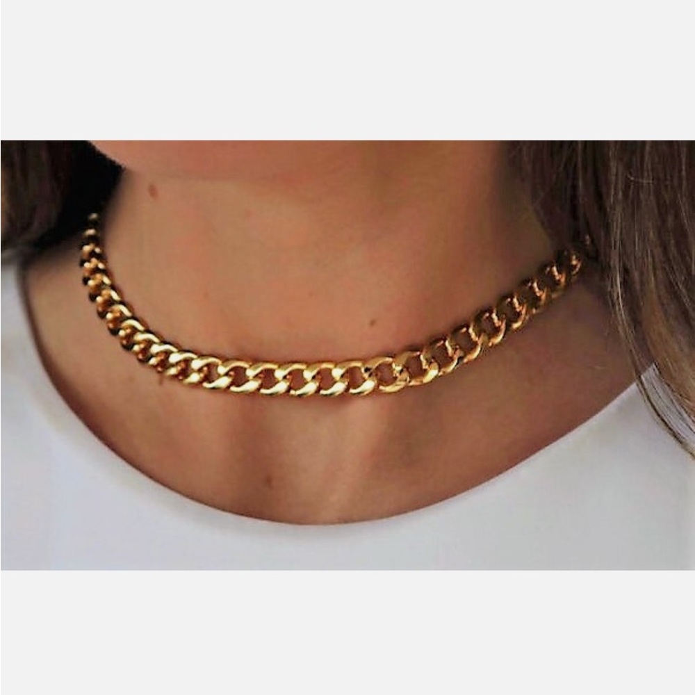 Elegant Gold Chain Necklace